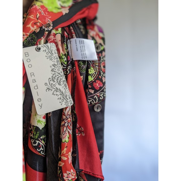 Abstract, multi-material button up. Red & black w/ floral & geisha print. US 6 - Picture 12 of 12